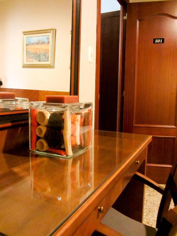 Hotel Avenida Requena Quarto foto