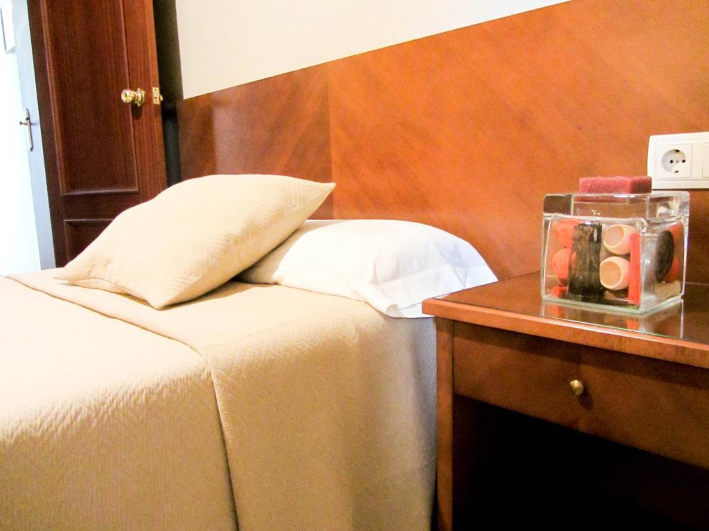 Hotel Avenida Requena Quarto foto